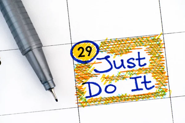 Påminnelse Gör det bara i kalender med penna. — Stockfoto