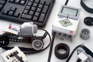 Siyah klavye ve kodlama Lego Akıl Fırtınaları Ev3 robot blokları.
