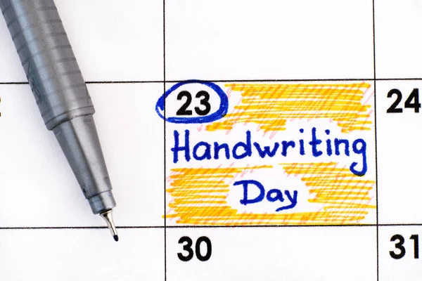 Recordatorio Día de la Escritura a Mano en calendario con pluma . —  Fotos de Stock