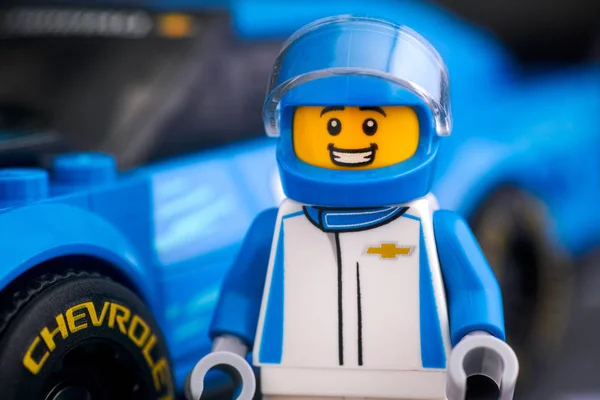 Lego chevrolet camaro zl1 driver minifigur von lego speed champi — Stockfoto