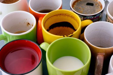 İçkili bir sürü kupa..