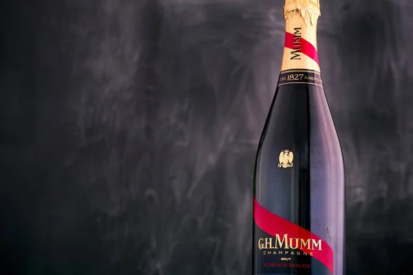 Tambov Orosz Föderáció 2019 Szeptember Mumm Fekete Háttérrel Stúdió Felvétel — Stock Fotó