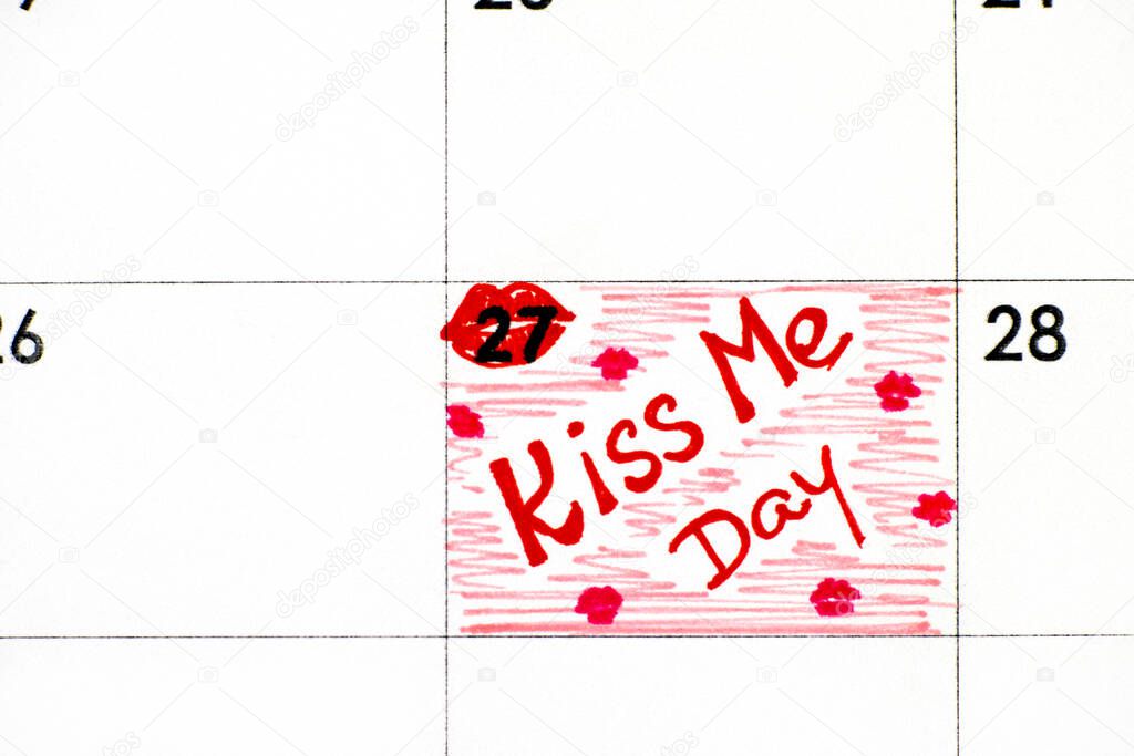 Handwriting reminder Kiss Me Day in calendar. August 27. 