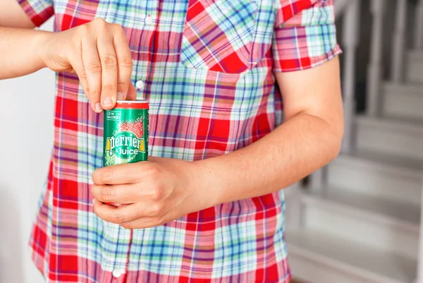 Tambov Russian Federation September 2019 Person Opening Perrier Juice Water — Stock Photo, Image