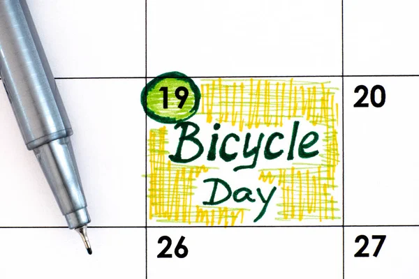 Recordatorio Día Bicicleta Calendario Con Pluma Abril —  Fotos de Stock