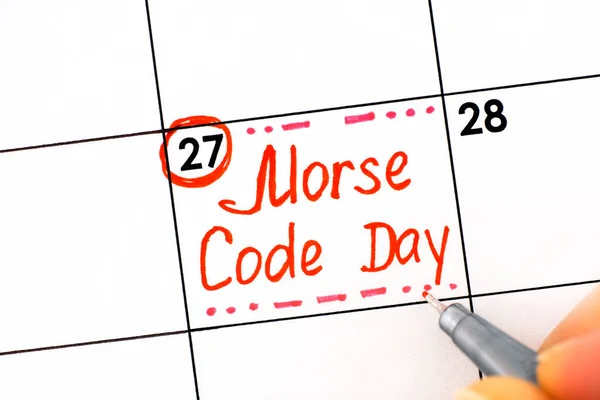 Dedos Mujer Con Pluma Recordatorio Escritura Morse Code Day Calendario —  Fotos de Stock
