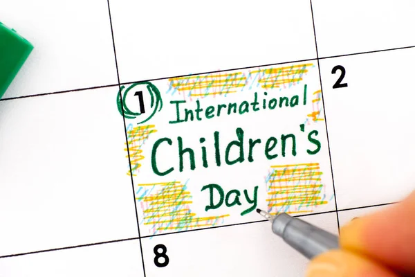 Dedos Mujer Con Bolígrafo Recordatorio Día Internacional Del Niño Calendario —  Fotos de Stock
