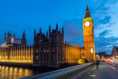Houses Westminster Bridge ve Big Ben gece fotoğrafı, Londra, İngiltere