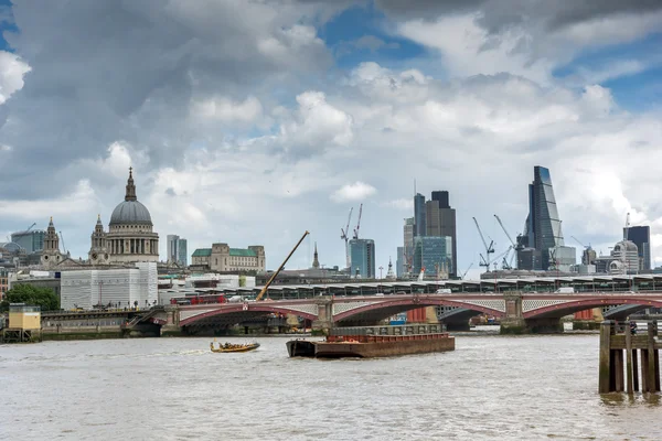 Golden Jubilee Bridges and Thames River, Londres, Inglaterra — Fotografia de Stock