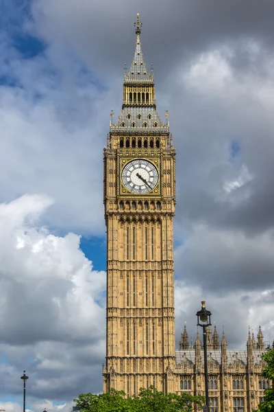 Nubes sobre Big Ben, Londres, Inglaterra — Foto de Stock