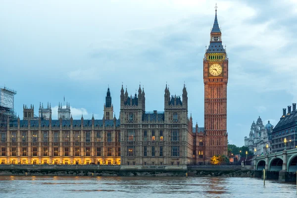 Nachtbild von Westminster Bridge und Big Ben, London, England — Stockfoto