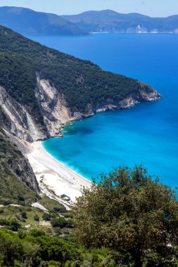 Plaj, Kefalonia, İyonya Adaları güzel Myrtos defne yol görünümünü