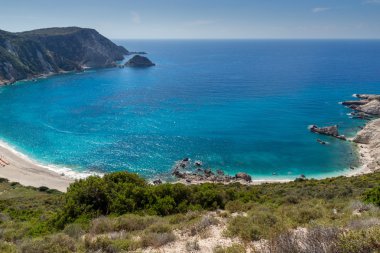 Petani Beach, Kefalonia, oniki adalar manzarasına