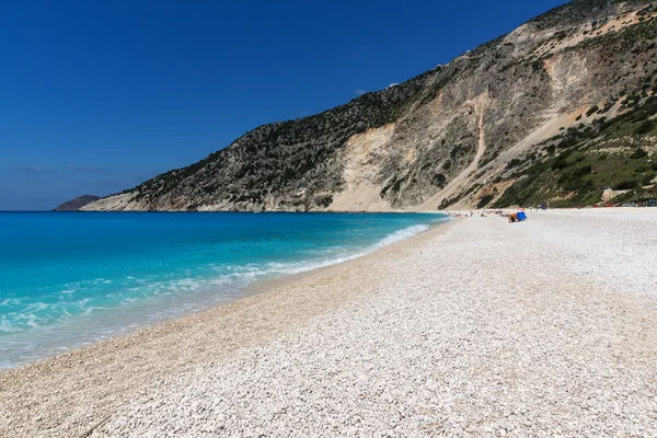 Blue water of beautiful Myrtos beach, Kefalonia, Ionian islands — Stock Photo, Image