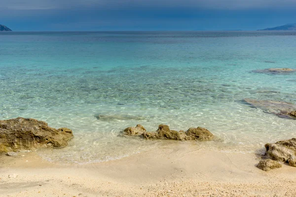 Blauwe wateren van Pesada strand, Kefalonia, Ionische eilanden — Stockfoto