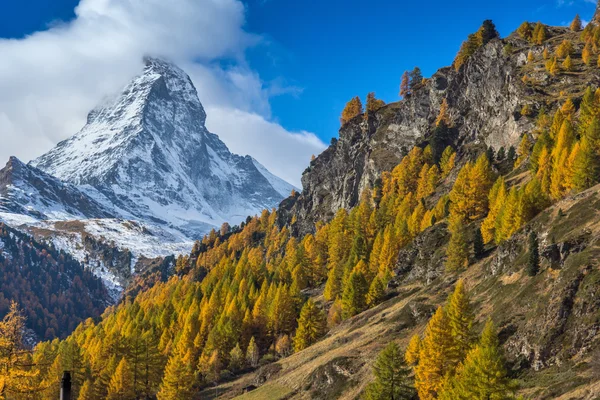 Amazing Autumn view of Mount Matterhorn, Canton of Valais — Stock Photo, Image