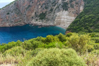 Mavi su ve kayalar Zakynthos Island Beach