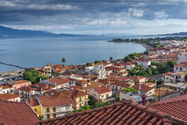 Panoramik Antirrio ile Rio Nafpaktos şehir ve kablo Köprüsü