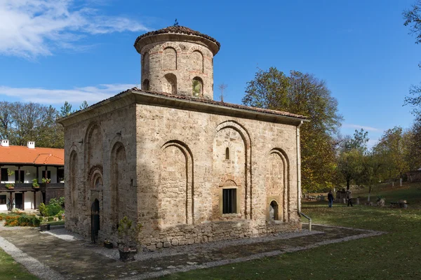 Panoramatický pohled církve v středověkého kláštera Zemen, Pernik Region — Stock fotografie