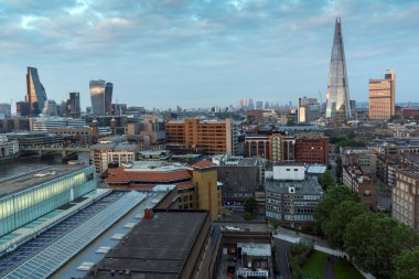 Şaşırtıcı Twilight manzarası Londra ve Thames Nehri, İngiltere,