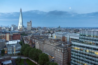 ' Londra şehrinin panoramik günbatımı manzarası