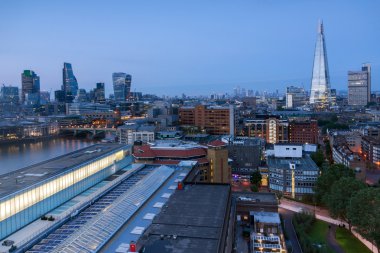 Gün batımı panorama Londra ve Thames Nehri, İngiltere