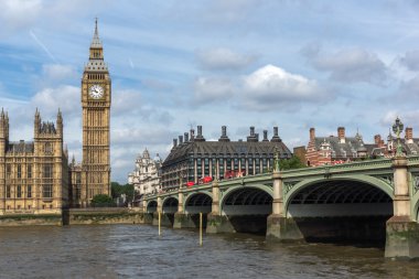 Westminster Bridge ve Big Ben, London, İngiltere görünümünü şaşırtıcı