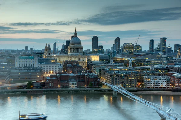 Zániku panorama Londýna, řeky Temže a katedrála svatého Pavla — Stock fotografie
