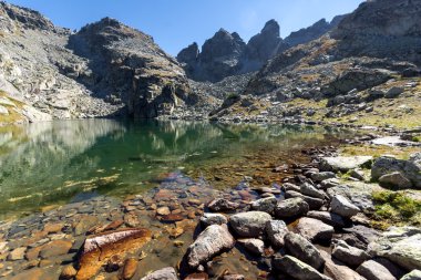 Muhteşem manzara korkunç göl, Rila Dağı,