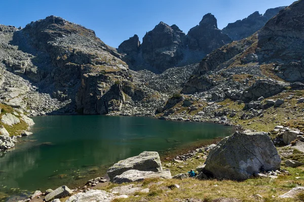 Panorama del lago Scary y los picos de Kupens, Montaña Rila —  Fotos de Stock