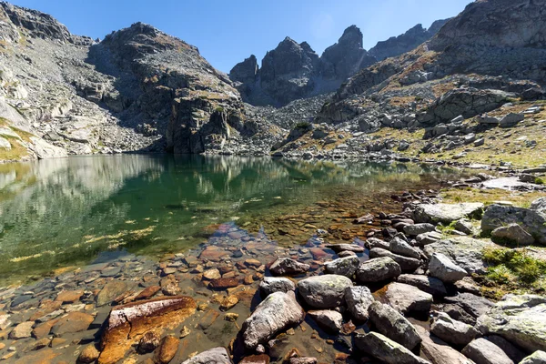 Pemandangan yang menakjubkan dari The Scary Lake, Rila Mountain , — Stok Foto