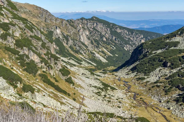 De vallei van de Malyovishka rivier, Rila-gebergte — Stockfoto