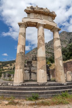 Ön görünüm Athena Pronaia Sanctuary Delphi antik Yunan arkeolojik sitesi,