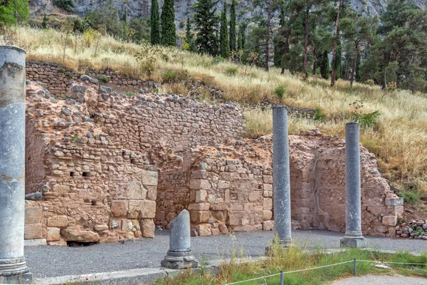 Columnas en el sitio arqueológico griego antiguo de Delfos , — Foto de Stock