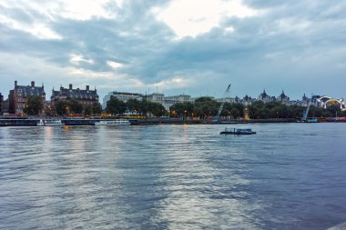 Westminster, Londra, İngiltere'de şaşırtıcı günbatımı Panoraması,