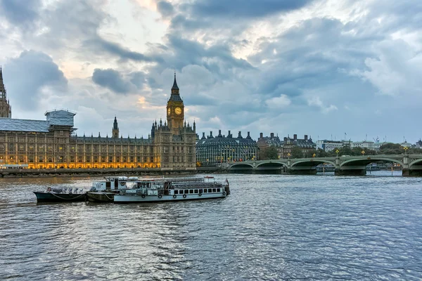 Vista incrível do pôr do sol das casas do Parlamento, Palácio de Westminster, Londres — Fotografia de Stock