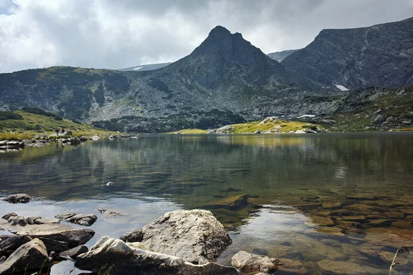 Vue imprenable sur le lac Trefoil, la montagne Rila, les sept lacs Rila — Photo