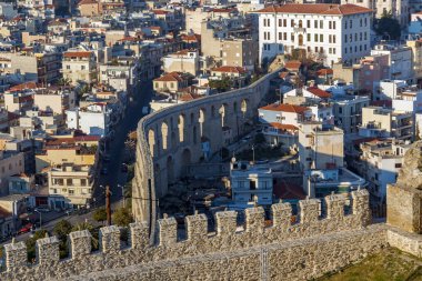 Kale muhteşem görünümden Kavala, Doğu Makedonya ve Trakya su kemeri için