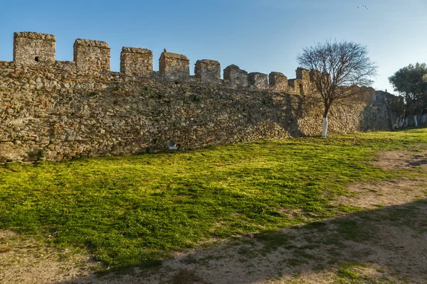 Ruinas de fortaleza en Kavala, Macedonia Oriental y Tracia — Foto de Stock