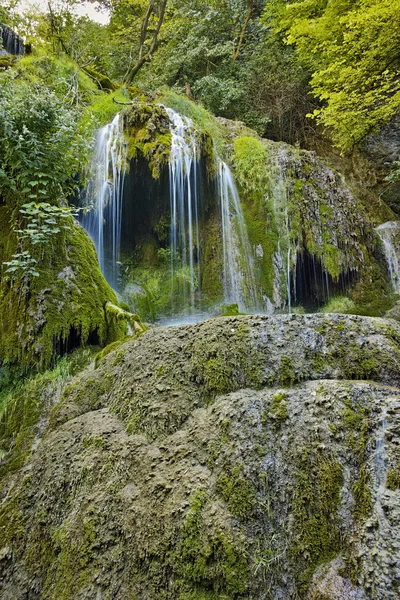 Paesaggio incredibile delle cascate di Krushuna, vicino alla città di Lovech — Foto Stock
