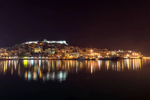 Nachtaufnahme der Altstadt von Kavala, Ostmakedonien und Thrakien — Stockfoto