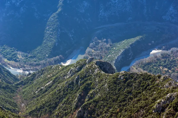 Vista incrível para Meandro do rio Nestos perto da cidade de Xanthi, Macedônia Oriental e Trácia — Fotografia de Stock