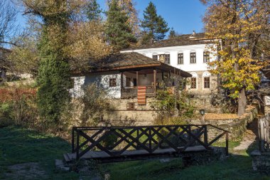 Bozhentsi Köyü, Gabrovo bölgesi içinde küçük nehir üzerinde köprü