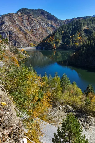 Buralarda Teshel depo, Paşmaklı bölgesi sonbahar orman