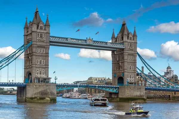 Londra - 15 Haziran 2016: Tower Bridge Londra Sunset görünümü ikindi, İngiltere — Stok fotoğraf