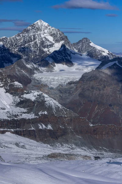 Paisaje panorámico desde el paraíso glaciar Matterhorn Alpes suizos —  Fotos de Stock