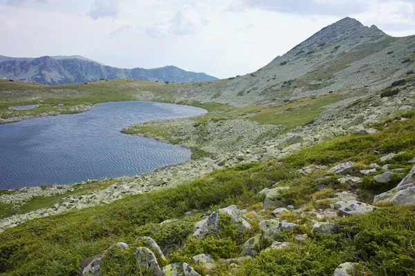 Panorama of Tevno Lake and Valyavishki chukar peak, Pirin mountain — Stockfoto