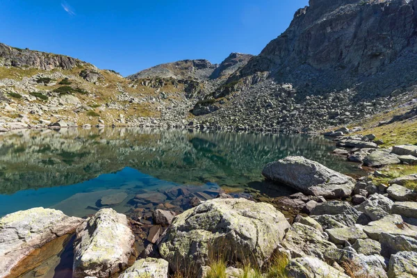 Vista incrível do Lago e Preokorets (Popova Kapa) pico, Rila Montanha — Fotografia de Stock