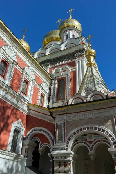 Igreja Russa (Mosteiro Natividade) na cidade de Shipka, Bulgária — Fotografia de Stock