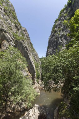 Kayalar ve river Gorge